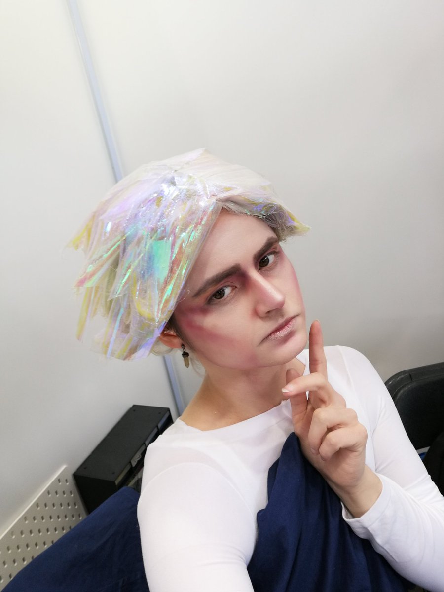 RIGHT 
here are my cosplays I wore @ lbm last weekend ✨
(I was...cosmic Viktor for 3/4 days hajajsja...Not what I had planned but oh well)

(also😩contact lenses didnt arrive in time)

#arcane