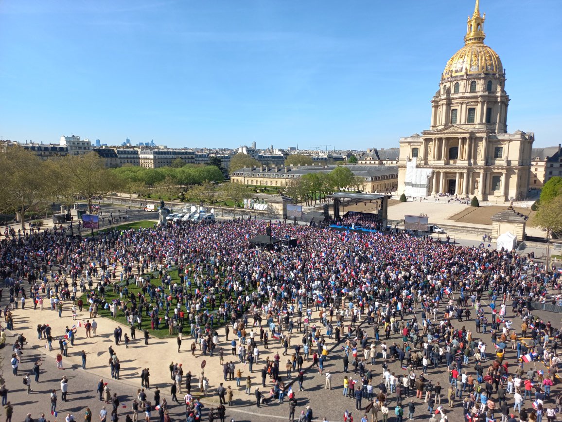 NupesNews's tweet photo. @MLP_officiel « Votre présence nombreuse » 🤡 https://t.co/s99tTTE05x