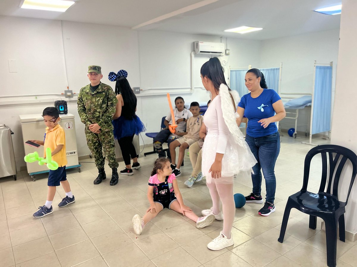 emisoraejercito's tweet photo. En el Día de la Concientización del Autismo, soldados del Batallón de Apoyo de Acción Integral y Desarrollo No. 7 en Carepa, #Antioquia realizaron actividades educativas en apoyo a niños con este síndrome.
#NuestroCompromisoEsColombia @COL_EJERCITO
#Dismed
#BASPC17 https://t.co/IzjGvT8Mj4