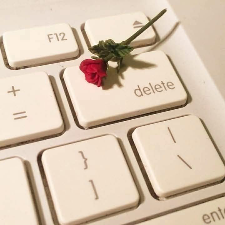 abdulsalamZulfi's tweet image. #Replace
                                             کرنے کے بعد صرف 
             #Delete   
                    کا آپشن بچتا ہے کیونکہ زندگی ہر بار 
                        #Undo 
     کا موقعہ نہیں دیتی ہے
😔
#اردو_زبان