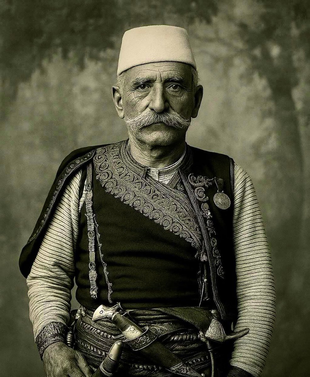 SNatyrale's tweet photo. Më 6 prill 1911, për herë të parë pas disa shekujsh që nga pushtimi osman, Ded Gjo Luli ngriti flamurin shqiptar në Deçiq.

• “Ah, Qe prap don' t'na dajnë copa! 
Prap mendimi i parë asht ngjallë! 
Por ta marrë vesh gjithë Evropa: 
Dedë Gjo' Luli prap asht gjallë! “ • https://t.co/hhJnQp5AwY