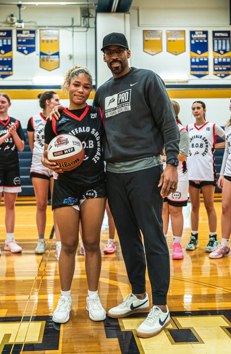 BOBShowcase716's tweet image. The athletes who is tile the show!
Here’s our Showcase MVPs! They each got to go home with a commemorative basketball to celebrate their performance!
📸 by Mayfield Media
Azriel - 16 pts
Skylar - 33 pts
Nakyhi - 21 pts
Jerome - 15 Pts pts