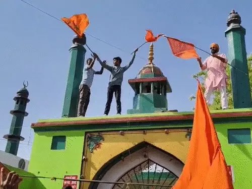 ये लोग कौन सा धर्म स्थापित करना चाहते हैं? 

…माफ करियेगा,हमारा शहर ऐसा नहीं था 🙏🏼