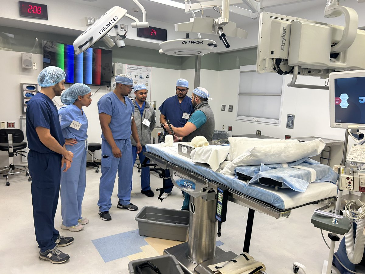 madisoncsevans's tweet image. It was an unforgettable experience attending the Thomas Jefferson Neurosurgery Boot Camp this weekend! Learned so much from the incredible faculty and hands-on sessions. 🧠
#Neurosurgery #MedTwitter