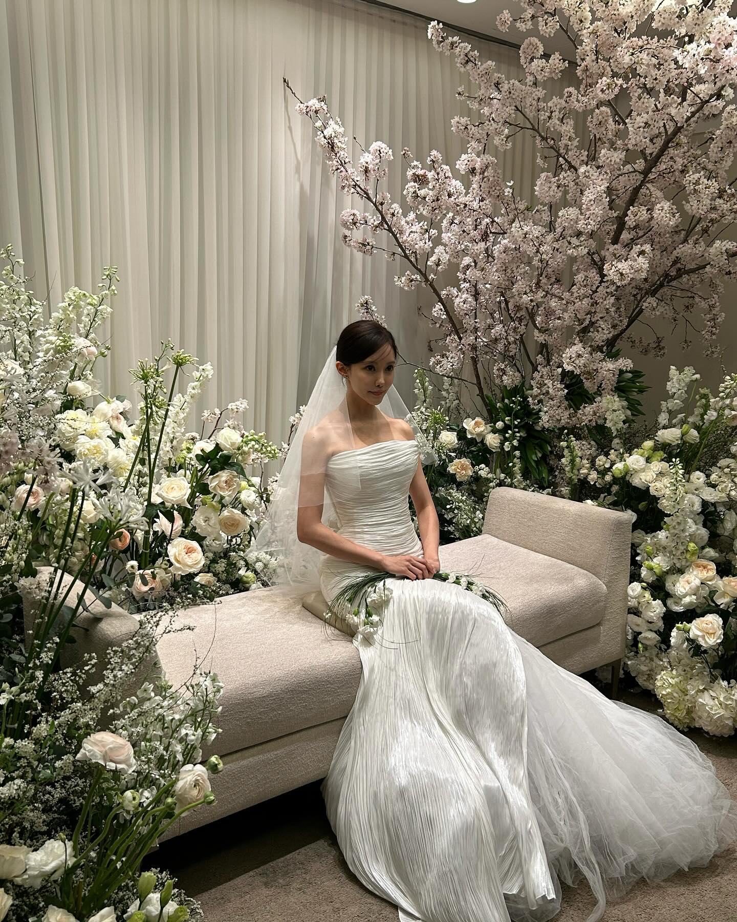 Gn3aRyWWYAA_jql?format=jpg&name=large