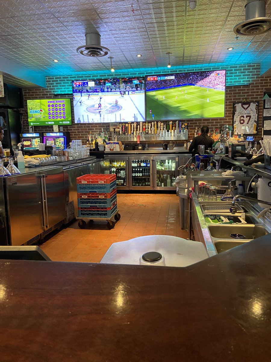 eringravitt's tweet image. Watching the game but listening to capsradio247 because I need to hear @JohnWaltonPxP call 895 🤗