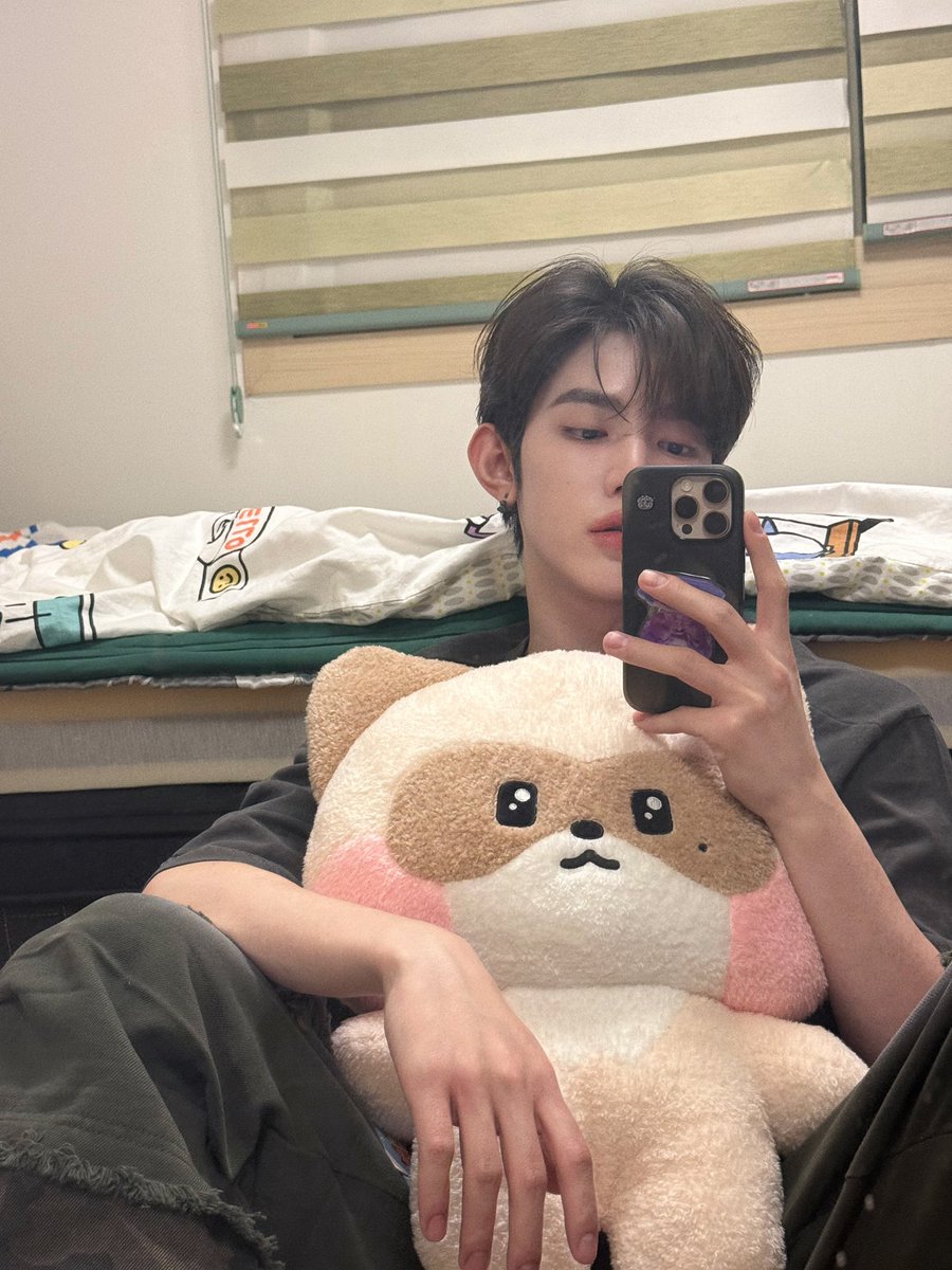 puttyisme's tweet image. Hanini doing her daughter duty 😭😭😭
"NAH, NOT TODAY MOMS🧸"