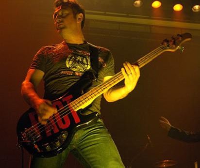 Gutted to hear of Dave Allen’s passing. A massive inspiration to me through his brilliant bass lines for Gang Of Four and Shriekback. Condolences to his family and friends.