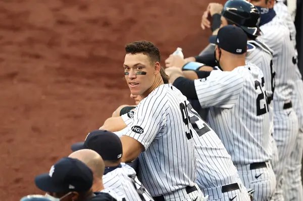 JimmyRandazzo's tweet photo. If Aaron Judge hits a HR today someone who retweets and is following is winning a shirt. Comment your size. Let’s go Yankees. https://t.co/nD6RLeivgo