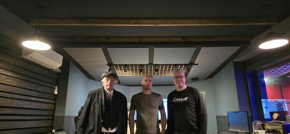 ddtwmusic's tweet photo. A day in the studio today. The album is nearly complete. https://t.co/sHRNfN27Ur