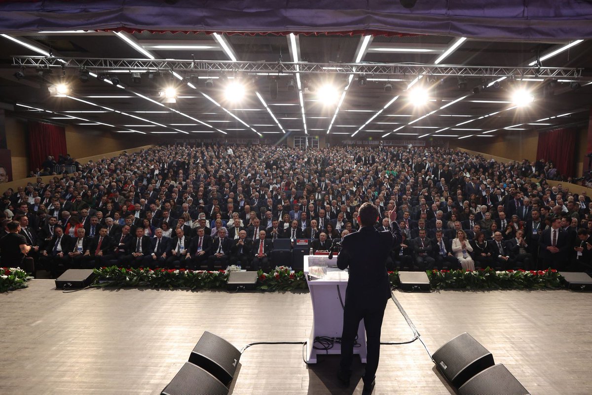 eczozgurozel's tweet image. Bugün 19 Mart darbe girişimine karşı partimize, baba ocağımıza sahip çıkan her bir delegemizin cesaretine ve inancına teşekkür ediyorum. 

Bizi bir kez daha Genel Başkanlık görevine seçen bu büyük aileye, Mustafa Kemal Atatürk’ün, Cumhuriyet’in yılmaz neferlerine sonsuz…