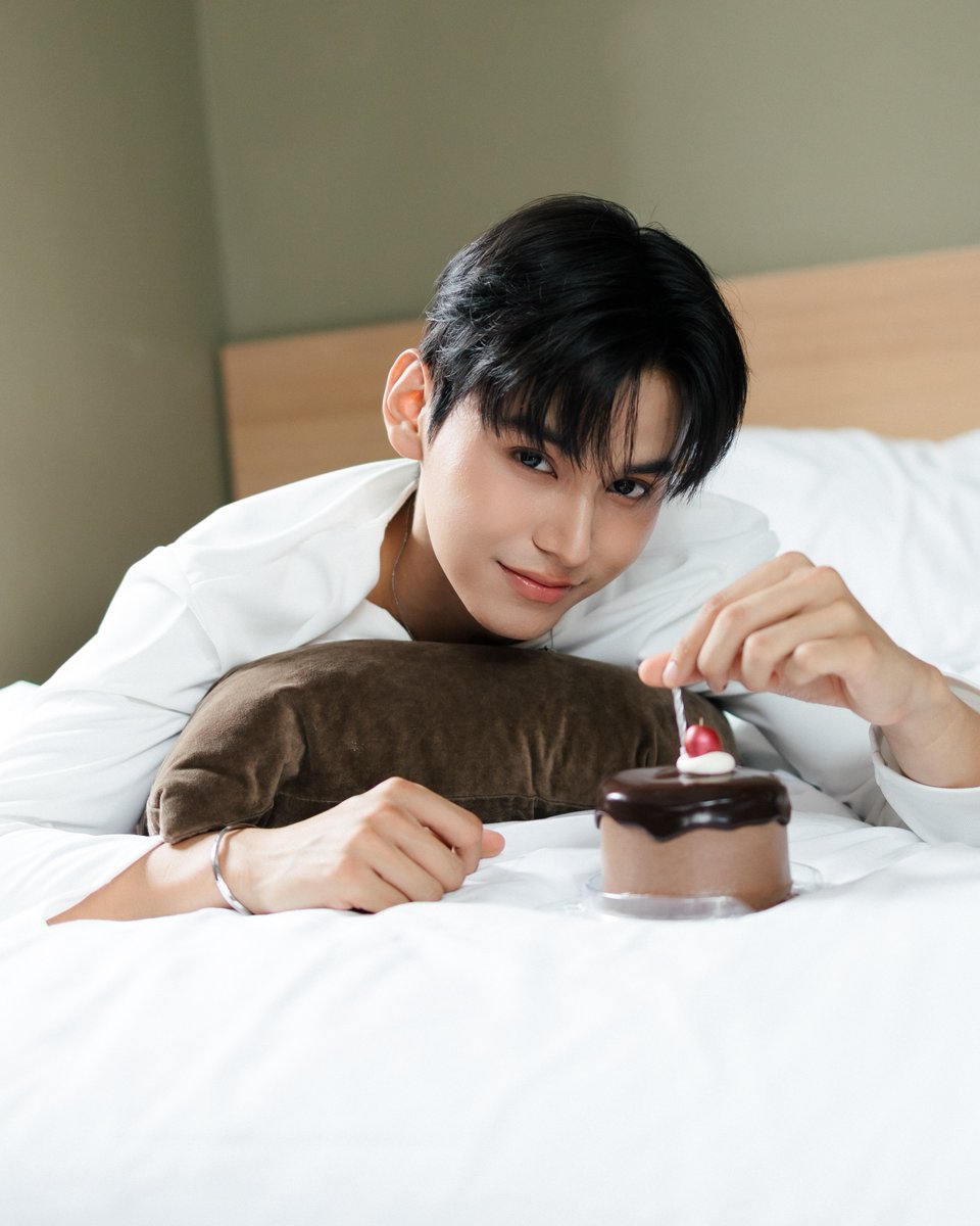 jaestsx's tweet photo. ขอบคุณทุกคำอวยพรเลยนะครับ I'm a lucky one to have you all 🍯💚

#HAPPY27thTEDDYJADAY https://t.co/Uc45kxhiYf