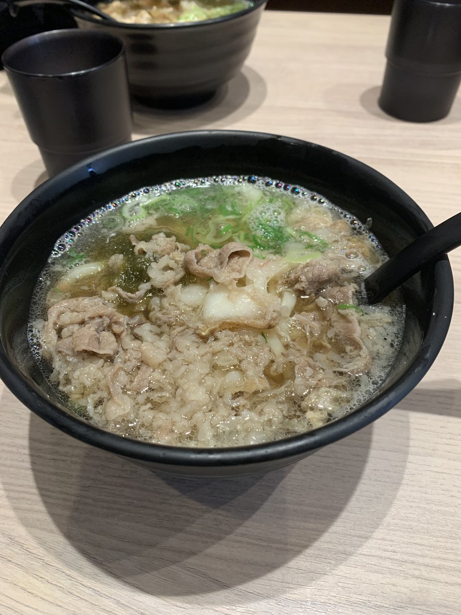 TypeEvil's tweet image. 大阪人のクセして一度も食べたことなかった「かすうどん」を食べてきました。「肉かすうどん」にしたので、「かす」の部分がいまいちわからず、肉の味が濃ゆい単なる肉うどんになってました笑。でも、美味かった。じじぃは養命酒をキメてもう寝ます。今日も一日お疲れ様でした。