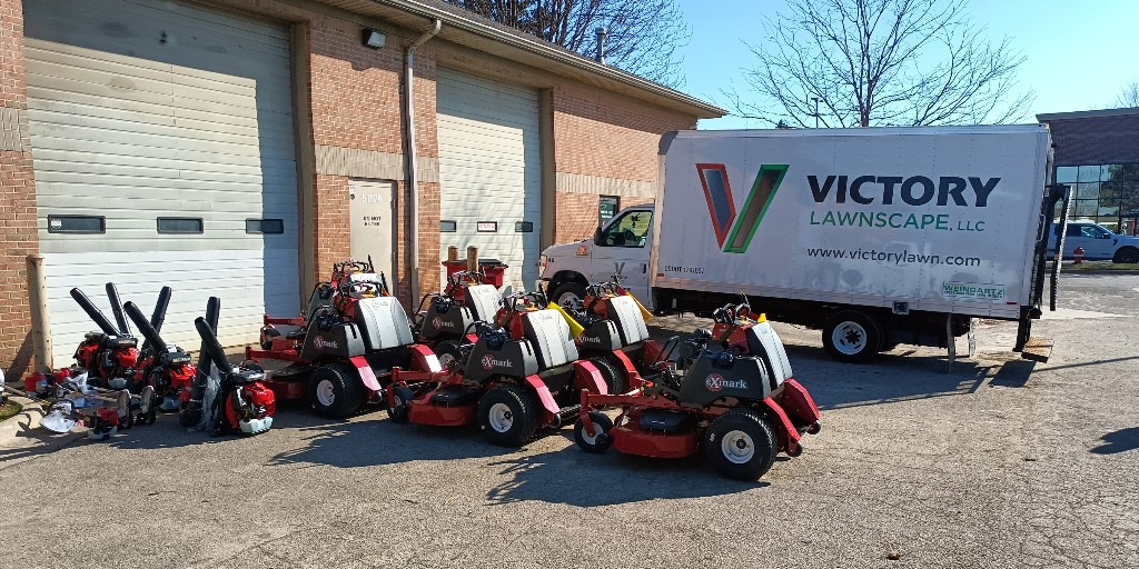 Weingartz's tweet image. Our Utica store delivered another round of Exmark and RedMax equipment to Victory Lawnscape last week!

Thank you for your continued business—we appreciate it and look forward to more great things ahead! 

#Weingartz #Exmark #RedMax #VictoryLawnscape #LawnCare #ThankYou