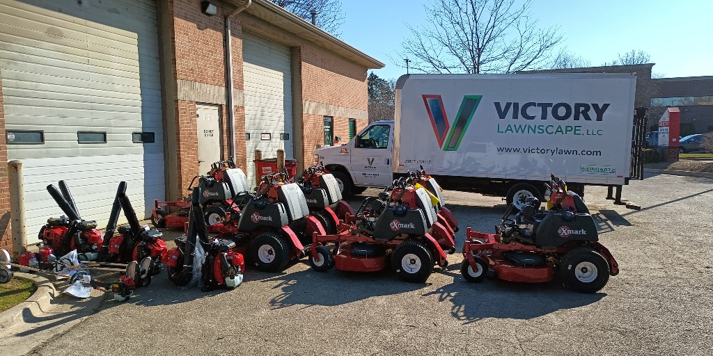 Weingartz's tweet image. Our Utica store delivered another round of Exmark and RedMax equipment to Victory Lawnscape last week!

Thank you for your continued business—we appreciate it and look forward to more great things ahead! 

#Weingartz #Exmark #RedMax #VictoryLawnscape #LawnCare #ThankYou