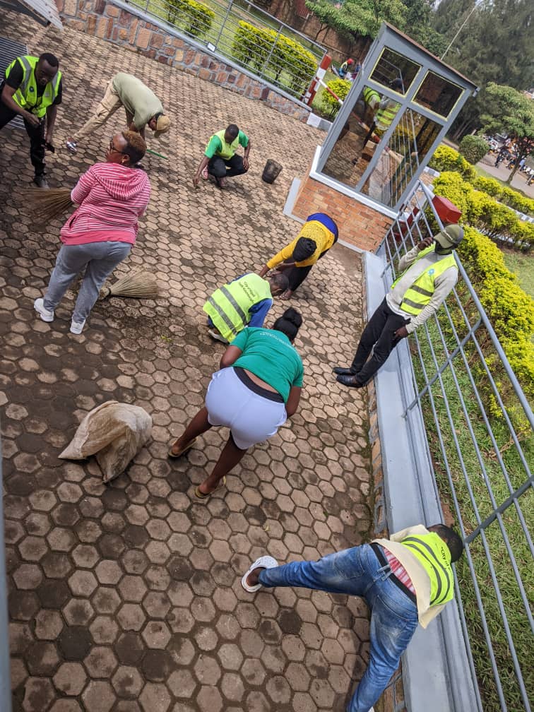 cnjkinyinya's tweet photo. Kuwa Gatanu tariki 04/04/2025 
Urubyiruko rw'abakorerabushake  k'ubufatanye n'izindi nzego z'urubyiruko mu kagari ka Kagugu Twakoze umuganda ku inzu ndangamateka y'akagari ka Kagugu @RwandaYouthVol1 @RYVCP_Gasabo @Kinyinya_Sector @Unity_MemoryRw @REMA_Rwanda @GasoreTheoneste https://t.co/XWVdmgDpdO
