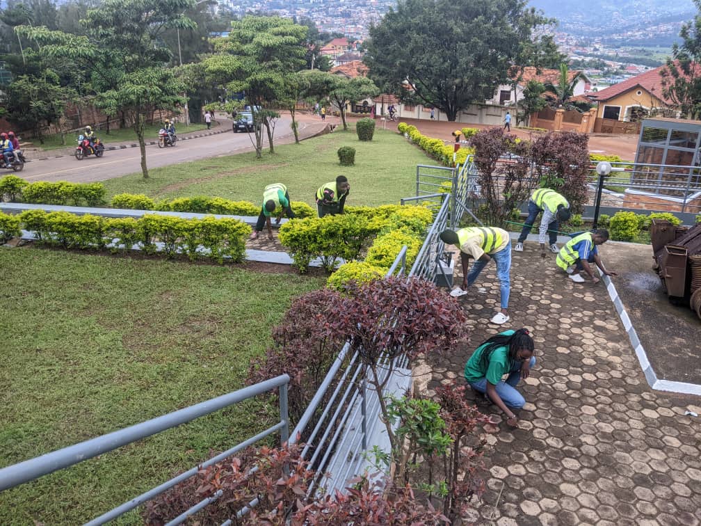 cnjkinyinya's tweet photo. Kuwa Gatanu tariki 04/04/2025 
Urubyiruko rw'abakorerabushake  k'ubufatanye n'izindi nzego z'urubyiruko mu kagari ka Kagugu Twakoze umuganda ku inzu ndangamateka y'akagari ka Kagugu @RwandaYouthVol1 @RYVCP_Gasabo @Kinyinya_Sector @Unity_MemoryRw @REMA_Rwanda @GasoreTheoneste https://t.co/XWVdmgDpdO