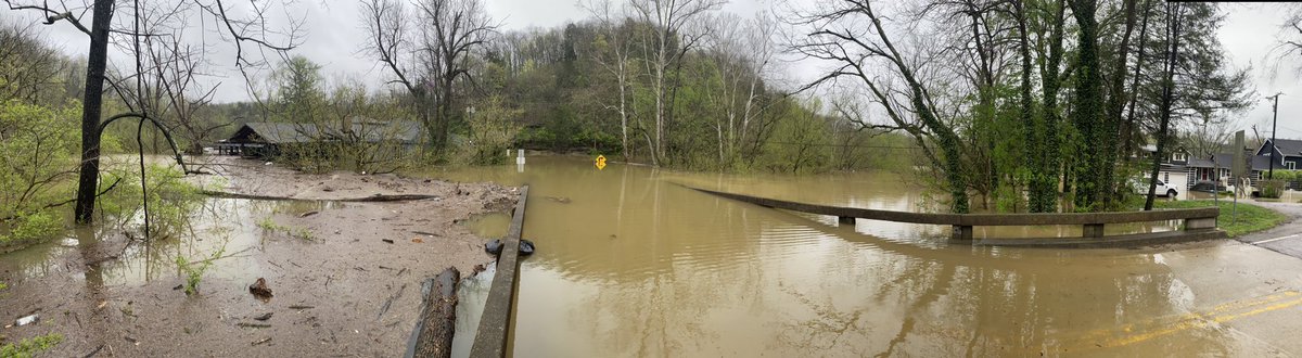 Part of Athens Boonesboro, #kywx #flood impassable. Estimating 6-8ft above ground. Lower Howard Creek @ Halls on the River <a href="/Kentuckyweather/">Chris Bailey</a> <a href="/NWSLouisville/">NWS Louisville</a> Hidden Grove Ln completely underwater over rooflines.