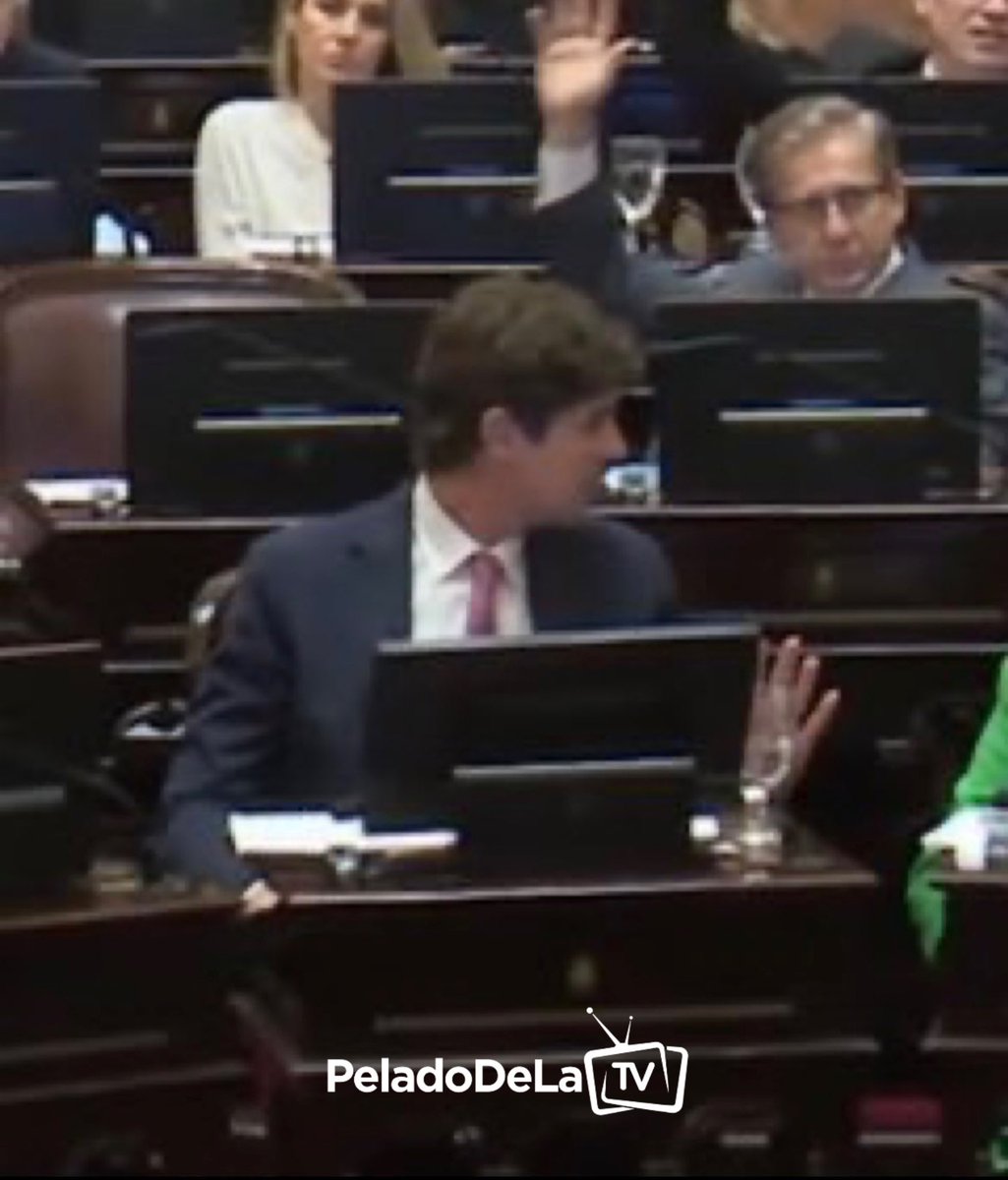 peladodelatv's tweet photo. ¿Estás de acuerdo que Martín Lousteau es una rata mentirosa, traidora y LAKRA? 

1- SI, Estoy de acuerdo ✅
2- NO, Estoy de acuerdo ❌ https://t.co/jrQga3JIw2