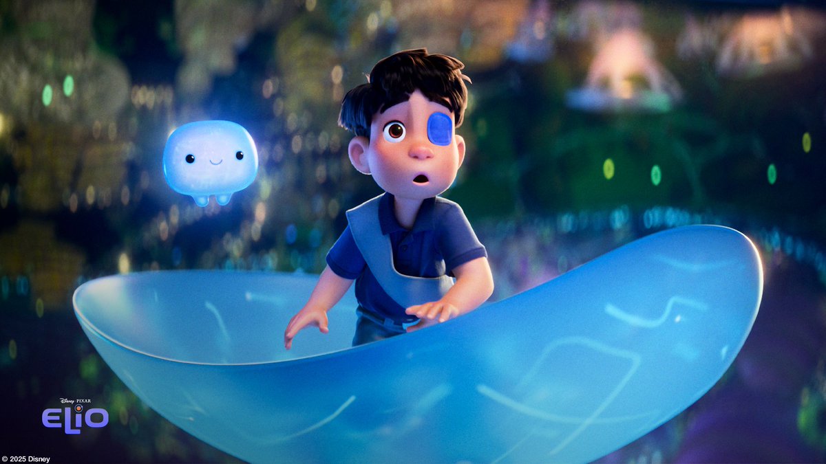 Lui ha mandato un messaggio... E gli alieni hanno risposto. 
#Elio, il nuovo film Disney &amp; Pixar arriverà solo al cinema il 18 Giugno.