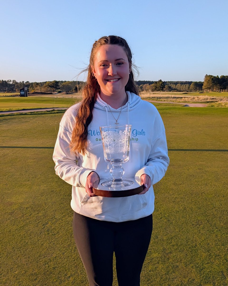 FormbyLadiesGC's tweet image. Congratulations to Isobel Kelly of @AberdoveyGC,  winner of The Leveret—our 36-hole Women’s Scratch Open—yesterday.
  
Isobel fired rounds of 72 and 69 to finish on one-under par, and is pictured here with competition organiser Jan Keelan.