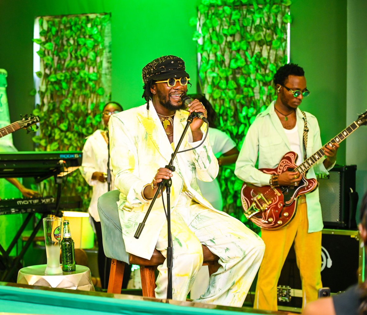 Musictalk247's tweet photo. It’s about time to witness Unusual live performance &amp; stories with @Elijah_Kitaka1 at the #TuskerMaltConverSessions 

Ofcourse #WeAreDoubleBlack as his Official Band🔥⚡️

Watch via https://t.co/goCwav6X9R… https://t.co/elCLMlPfXk