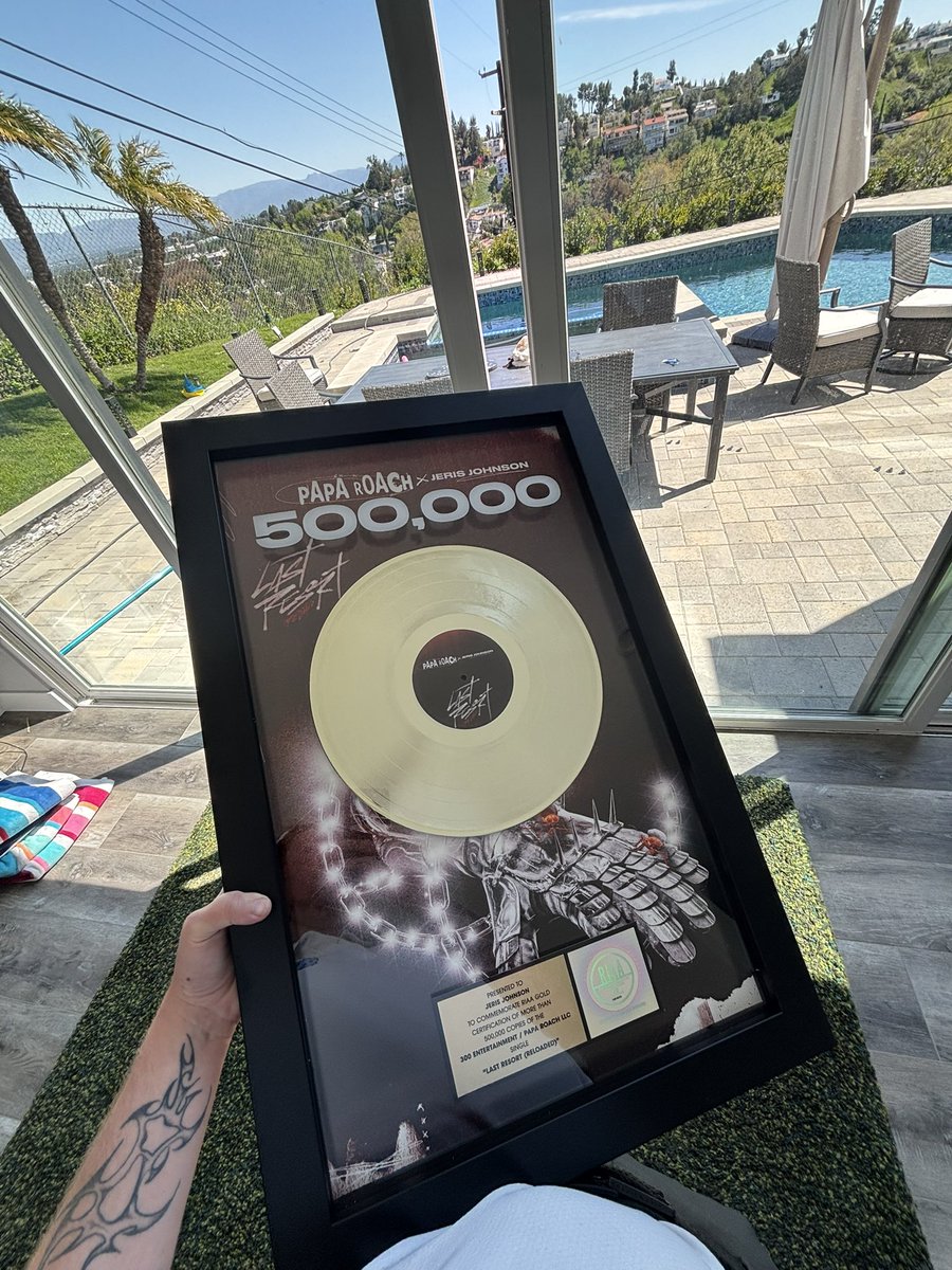 killjerisj's tweet image. your favorite metalcore band has never made a gold record