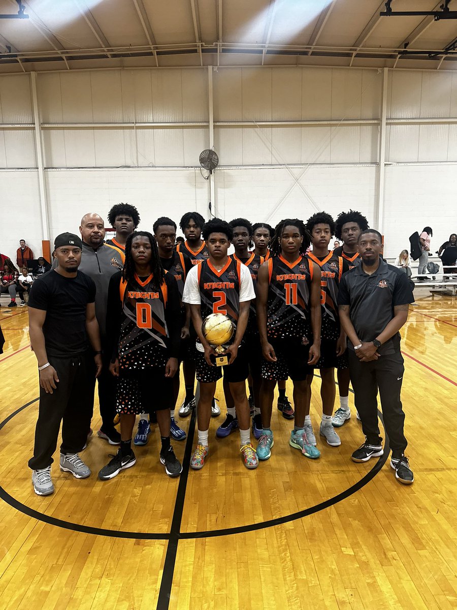 hoopseen's tweet image. GAKnights cap off a 5-0 weekend, taking home the 2027/16u championship trophy. Eric Coleman was on fire all weekend and he led the charge with 14 points in the championship win over Triangle Offense OTR. #TheMainEvent