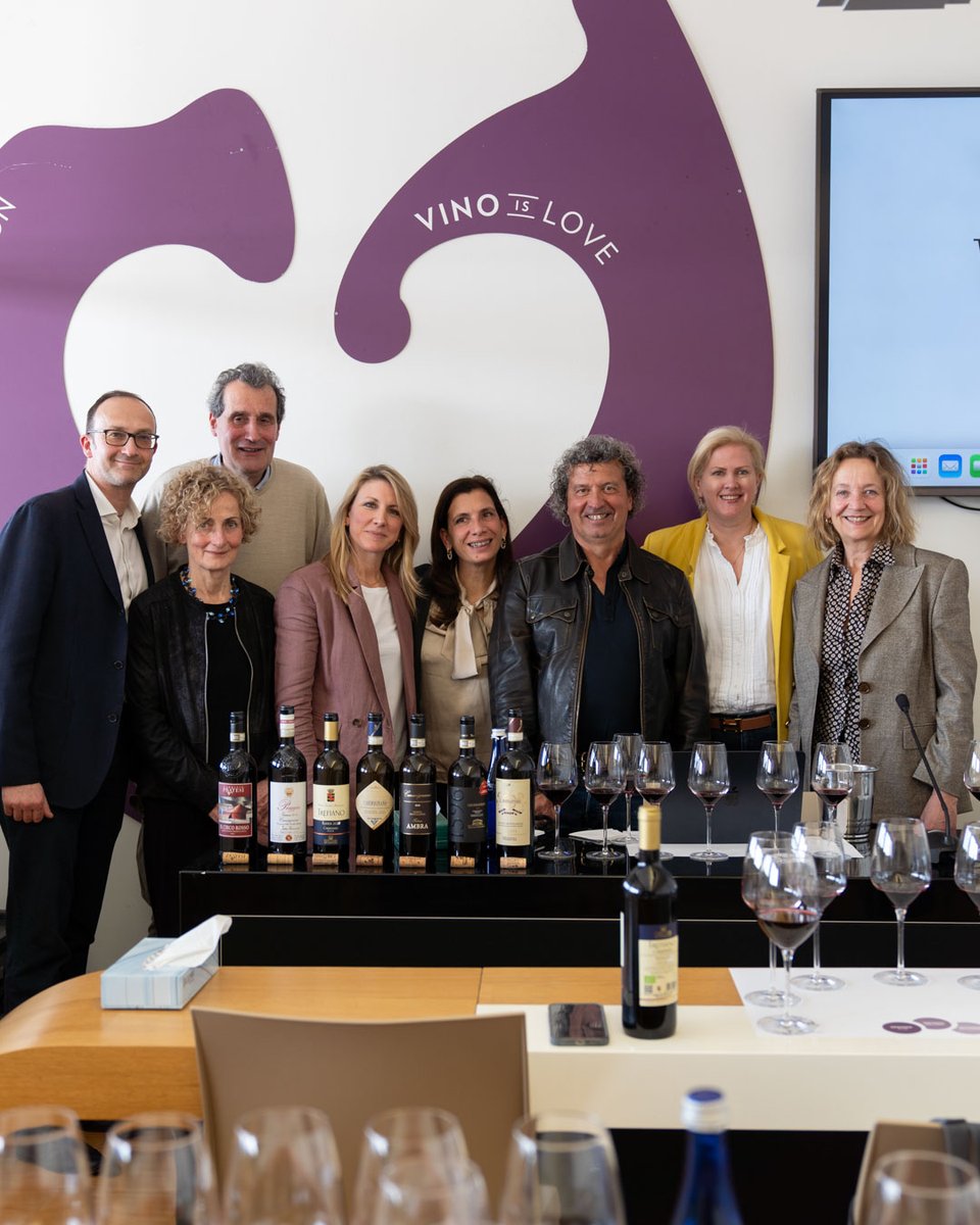 MyOperaWine's tweet image. The second private workshop guided by the expertise of Alison Napjus for Wine Spectator took guests to Tuscany to discuss what can be considered the predecessor of the so-called SuperTuscans: #Carmignano. 🍷

#OperaWine2025 #Vinitaly #Vinitaly205  #WineSpectator