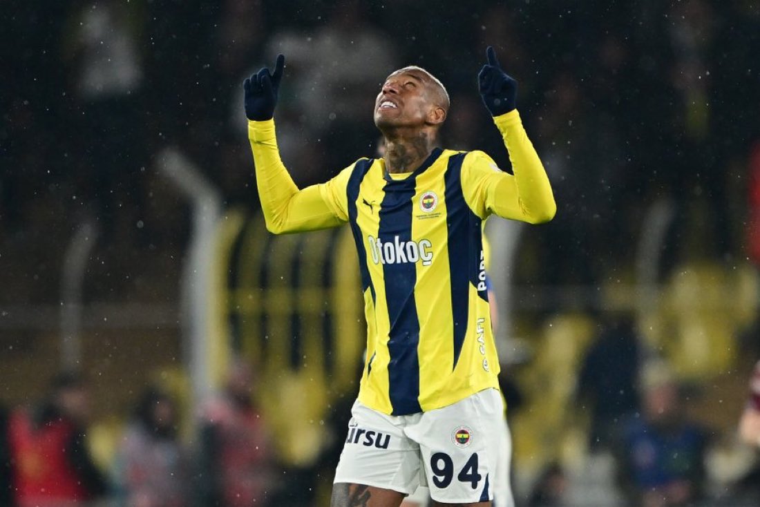 Anderson Talisca, Süper Lig kariyerindeki ilk hat-trick'ini Trabzonspor'a karşı yaptı.