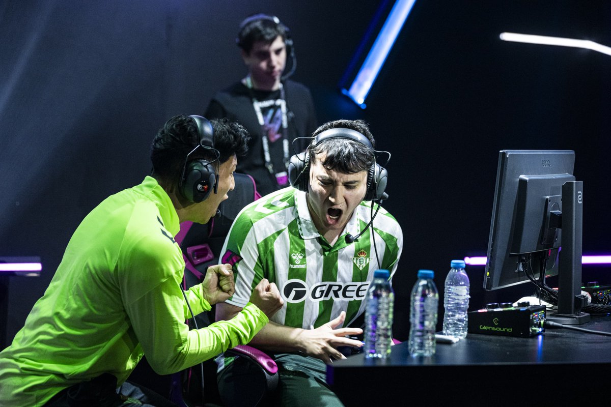 Real Betis eSports (@rbetisesports) on Twitter photo Caímos en semifinales de #LALIGAFCPro CUP, luchando hasta el último segundo 💪
¡GG, <a href="/yagofawaz/">Yago Fawaz</a>! ¡Cabeza bien alta! 💚👏
#RBetisEsports #FC25 Caímos en semifinales de #LALIGAFCPro CUP, luchando hasta el último segundo 💪
¡GG, <a href="/yagofawaz/">Yago Fawaz</a>! ¡Cabeza bien alta! 💚👏
#RBetisEsports #FC25