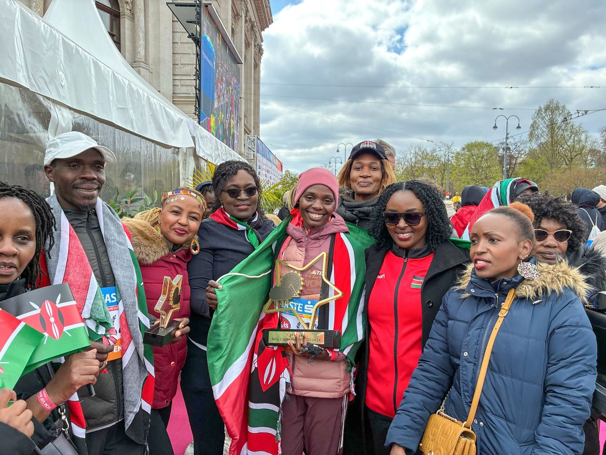 ValerieRugene's tweet image. Joined by our wonderful Embassy team and Kenyans in Austria, it was a great honour to participate at the Vienna City Marathon 2025! 🇰🇪🇦🇹

It was an incredible day celebrating not just athletic excellence, but also unity, resilience, and the enduring spirit of sportsmanship.…