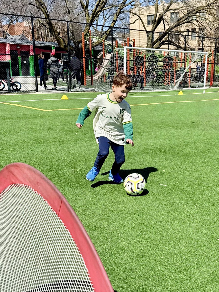 Back outside with <a href="/ChicagoFireSITC/">Chicago Fire FC Soccer In The Community</a> Little Sparks ⚽️💥

#cf97