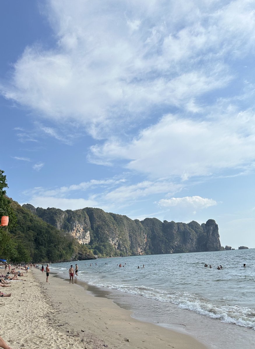 ما هي الدولة يللي بتتمنى تقضي فيها اجازة اسبوعين مدفوعة المصاريف كاملة؟

وما هي الدولة يللي مستحيل تزورها حتى لو دفعولك فلوس؟

انا اتمنى زيارة اليابان 🇯🇵وما اتوقع في دولة ما بدي ازورها! كل الاحتمالات مطروحة

الصورة من تايلندا 🇹🇭 البلد رقم 27 عندي 😍