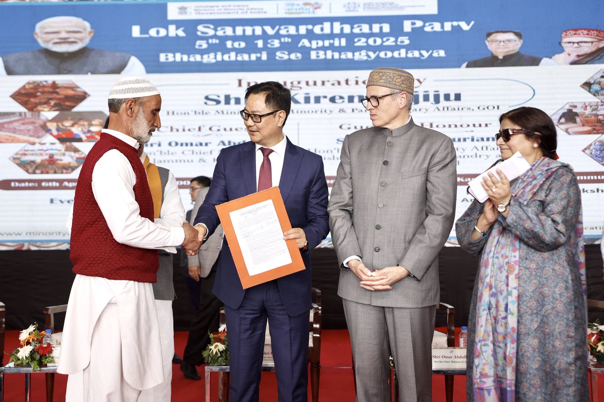 KirenRijiju's tweet photo. Inaugurated #LokSamvardhanParv at the Convocation Ground, University of Kashmir, Srinagar, alongside Hon’ble CM Shri @OmarAbdullah ji, Hon’ble MoS Shri @GeorgekurianBJP ji &amp; senior officials.
Truly heartwarming to see the spirit of our artisans &amp; culinary experts shine through. https://t.co/XA2E7UdW6Q