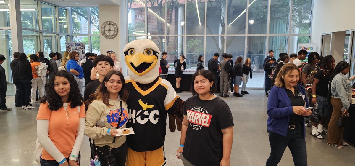 Thank you HISD CCMR Postsecondary, the City of Houston, and Houston Community College for helping prepare  HSAA students for future academic and career success at the Empowered: Connecting College, Career, and Community Teen Symposium! 💥