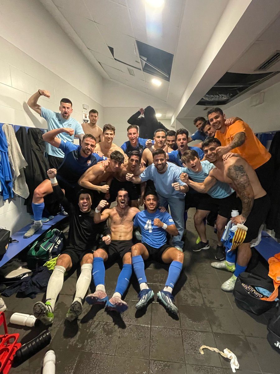 CFAEspluguenc's tweet photo. 𝗣𝗘𝗥 𝗟𝗔 𝗣𝗢𝗥𝗧𝗔 𝗚𝗥𝗔𝗡! 

✅ Primer Equip 3-1 P. Málaga
⚽️ Ortega, Jaume i Vence

Vital, vital triomf davant el quart classificat que ens confirma en la segona posició i ens deixa en una situació, de mà a mà, contra el tercer. 

Queden 15 punts!

#SomEspluguenc | #3cat12 https://t.co/bxk8gswOri