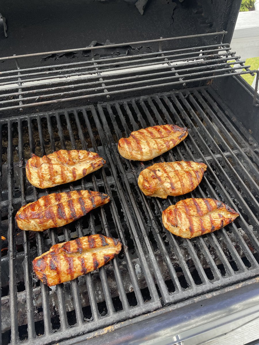 BHLevesque's tweet photo. Meal prepping. Less burned than yesterday 🤣 #grillon https://t.co/DJAdosyOSd
