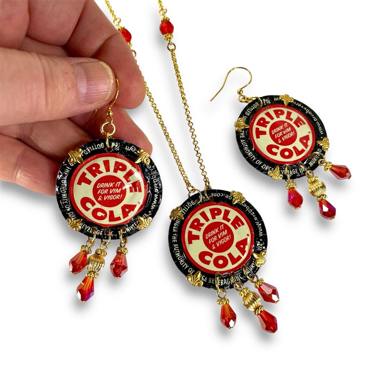 BluKatDesign's tweet image. New drop! 🔥 One-of-a-kind Repurposed Bottle Cap Necklace &amp;amp; Earring Set—boho, bold, and totally upcycled. Snag it before it’s gone! 🖤❤️
👉 buff.ly/egDDyR3
#upcycledjewelry #repurposed #bohostyle #handmadejewelry