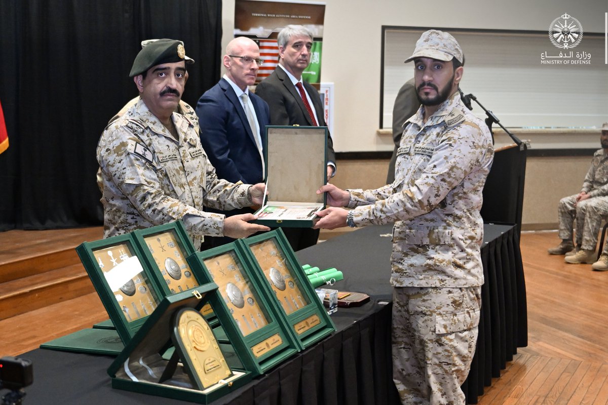 قوات #الدفاع_الجوي تُخرِّج السرية الثانية لنظام "الثاد" بعد اجتياز الخريجين دورات التدريب الفردي في قاعدة "فورت بليس" العسكرية بولاية تِكساس الأمريكية.