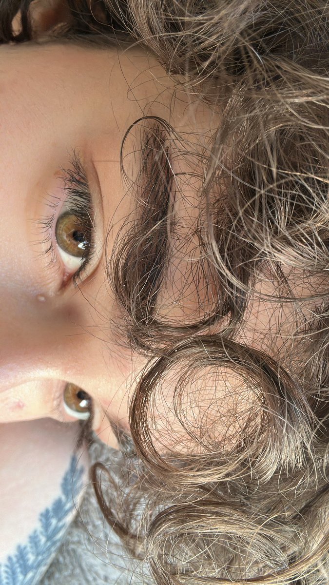 pix0la's tweet image. #LGBTQIAWelcomeSpring :)