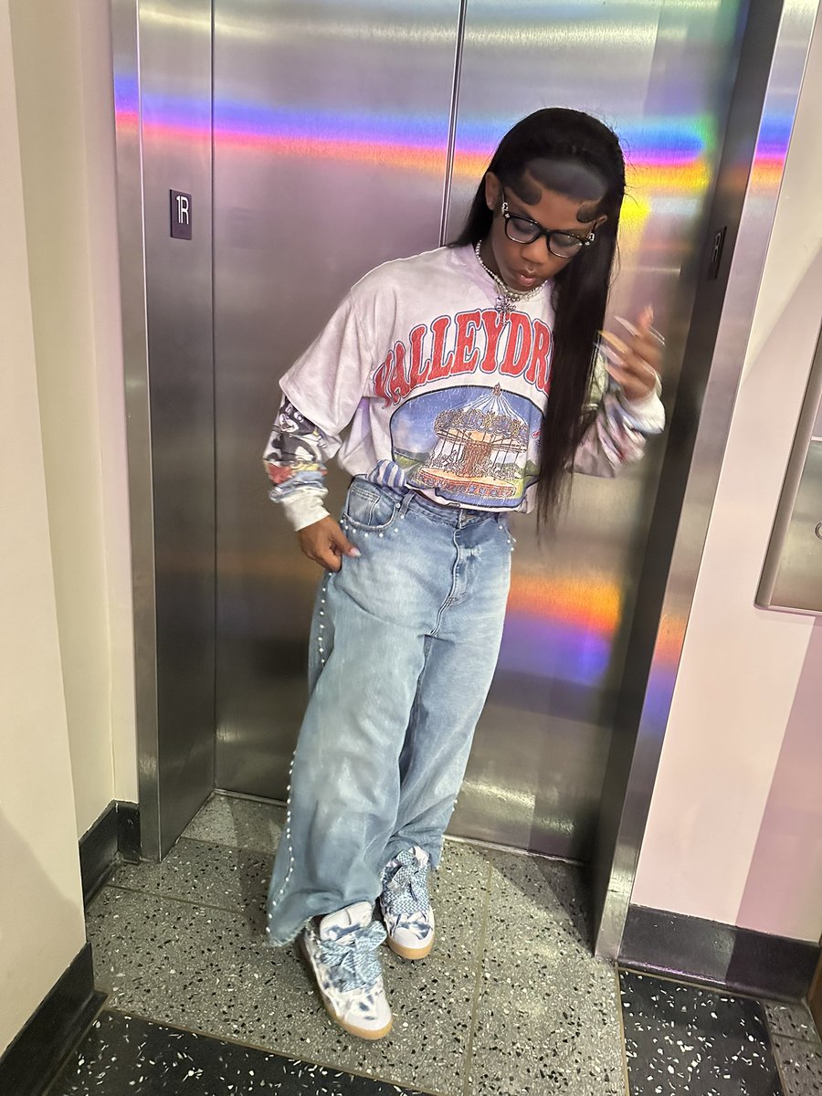 lilrackzhoe's tweet image. #gradbash