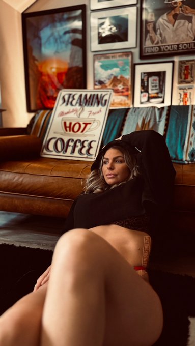 Watch Brooklyn Chase™'s leaked NSFW photo on TwXstars