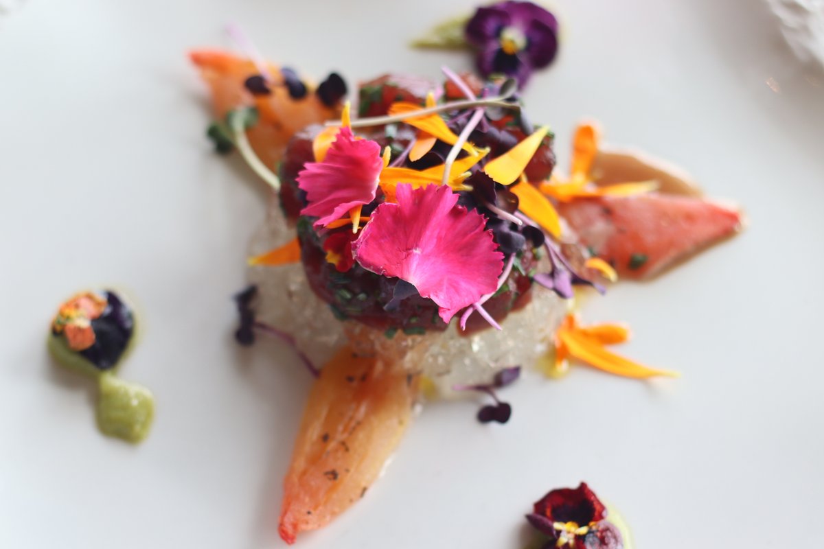 🍷✨ Precisión, elegancia y conocimiento. La semifinal del Concurso de Camarero/a del Año en A Coruña pone a prueba a los mejores profesionales de sala. ¿Quién demostrará la excelencia en el servicio? #CocineroDelAño10 <a href="/DACTurismo/">Turismo Deputación da Coruña</a>