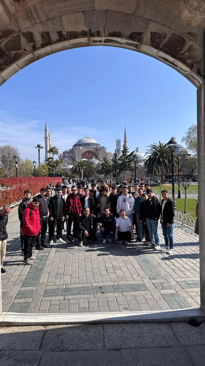 Lise Gençliği İstanbul'da!😎

TÜGVA Nilüfer Çalışan Gençlik Koordinatörlüğü olarak liseli kardeşlerimizle İstanbul’un tarihi mekanlarını gezdik, Genel Merkezimizi ziyaret ettik.

Hem tarihi keşfettik hem de unutulmaz anlar yaşadık!❤️
