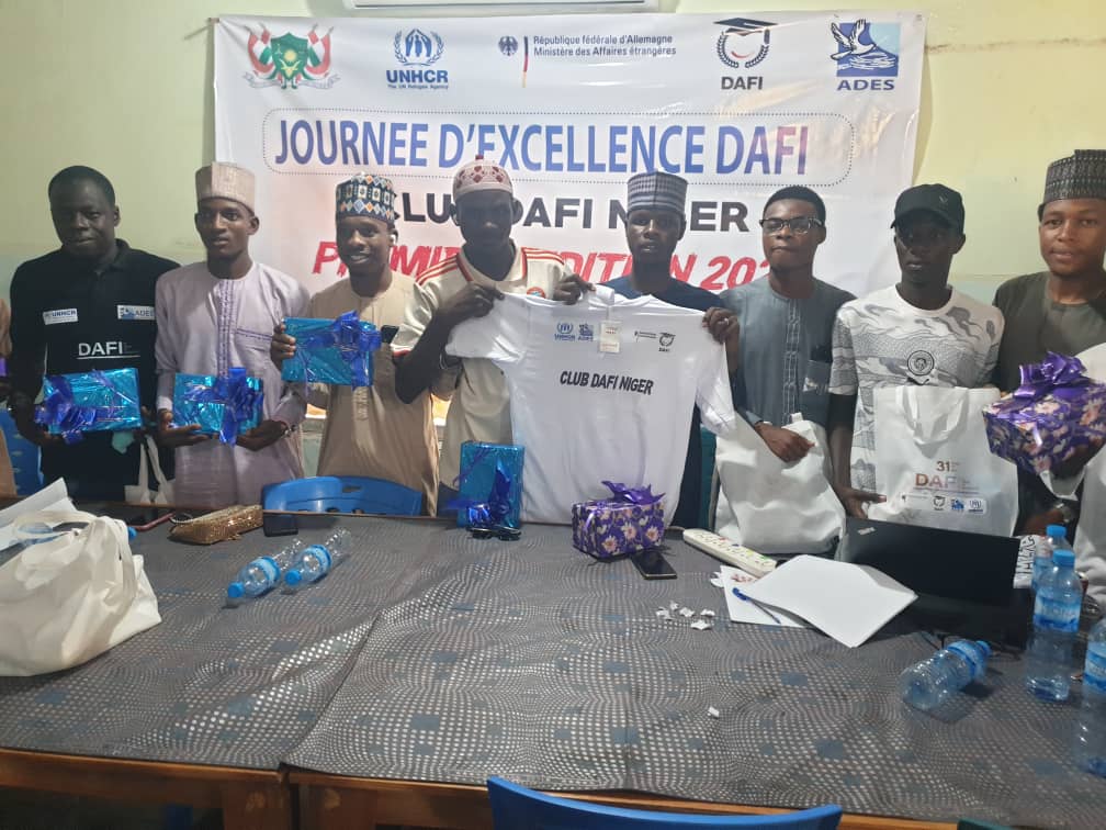 ModuBulu's tweet image. Cette journée d’Excellence a été un moment fort en apprentissage, en motivation et en célébration des efforts des étudiants.
Rédiger par : Mohammed Modu bulu
Poste: Président Club Dafi Niger 🇳🇪
@UNHCRNiger
@Refugees
@UNGeneva @
