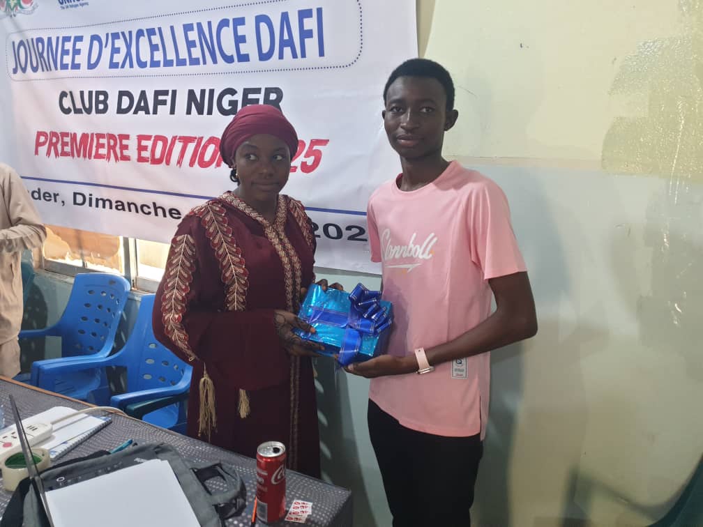 ModuBulu's tweet image. Cette journée d’Excellence a été un moment fort en apprentissage, en motivation et en célébration des efforts des étudiants.
Rédiger par : Mohammed Modu bulu
Poste: Président Club Dafi Niger 🇳🇪
@UNHCRNiger
@Refugees
@UNGeneva @