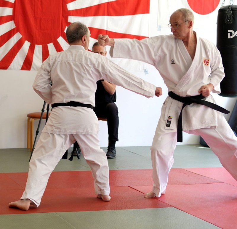 jm_sport's tweet image. 空手黒帯試験合格!Blackbelt examinations successful! 🇯🇵🥋🏅
#Karate #Budo #Selfdefence #weapons #photography #indie #Germany #Bavaria #Filmmaking #JuergenMayer #friendship #空手
