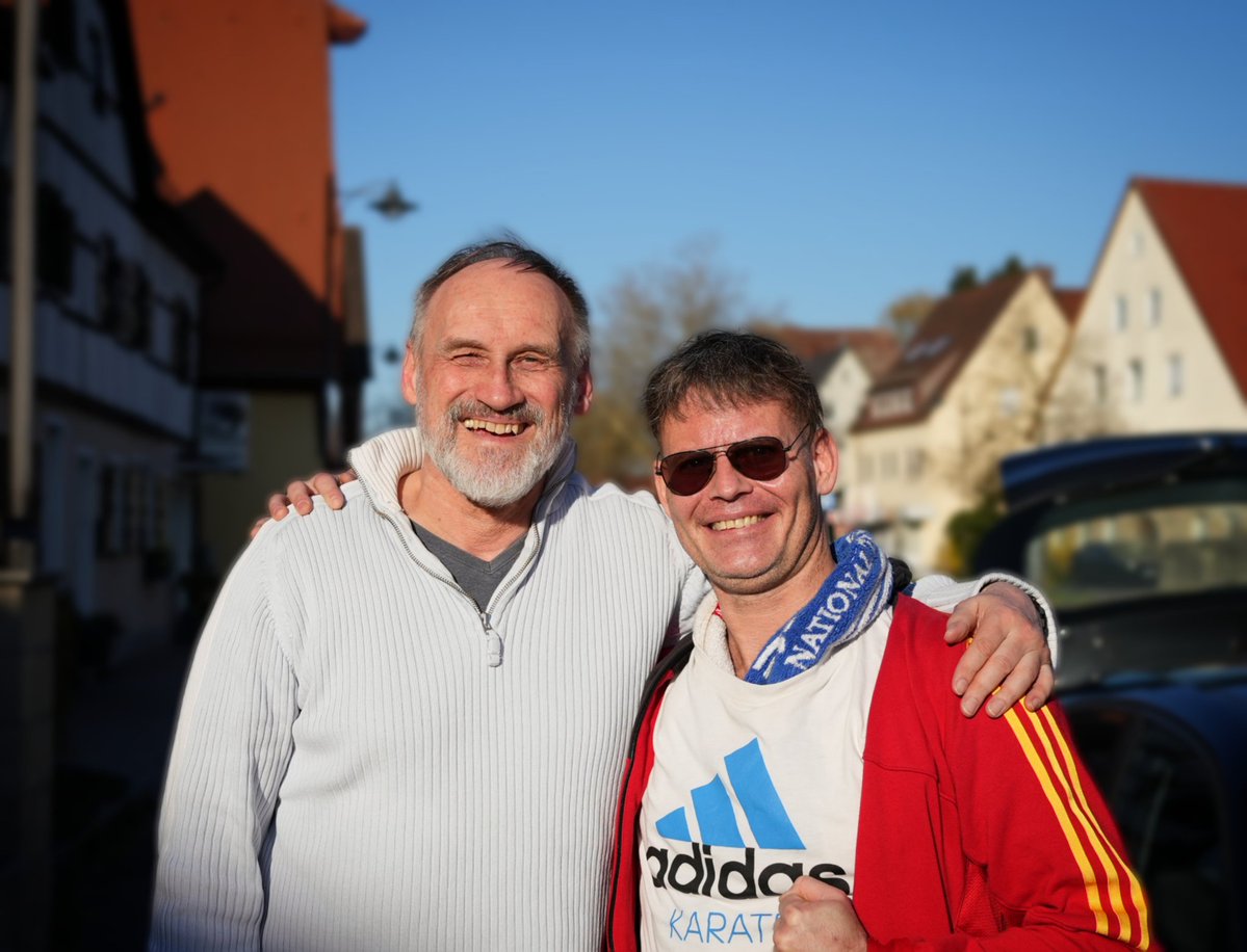 jm_sport's tweet image. 空手黒帯試験合格!Blackbelt examinations successful! 🇯🇵🥋🏅
#Karate #Budo #Selfdefence #weapons #photography #indie #Germany #Bavaria #Filmmaking #JuergenMayer #friendship #空手