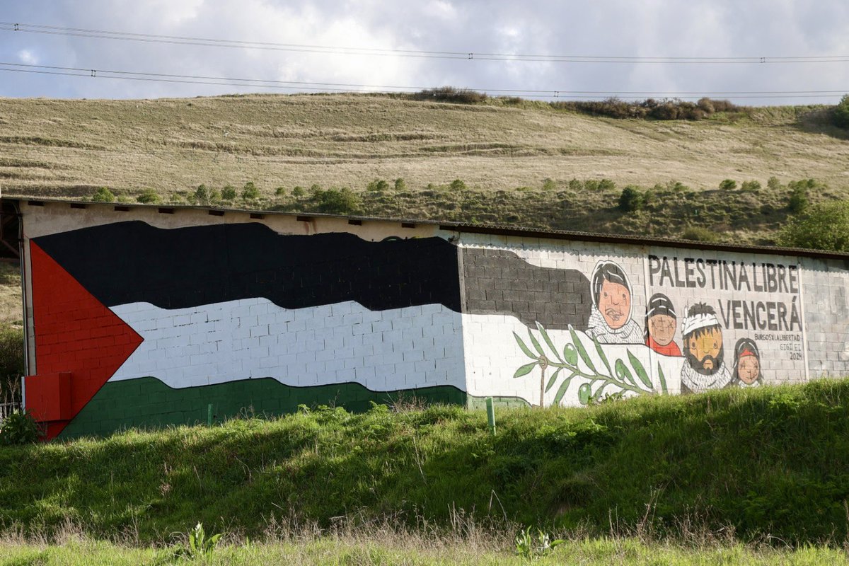 Spotted “Free Palestine” in Burgos — this is exactly why I love Spain. Viva España! 🇵🇸♥️🇪🇸